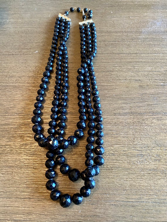 Collier Vintage Perles Noires à Facettes - Ancien, Parfait état - Fermoir Alliage, Style Rétro