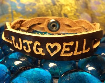 His and Her leather bracelets - Couples engraved leather bracelets - His and her jewelry - Personalized leathewr bracelets -Custom engraved