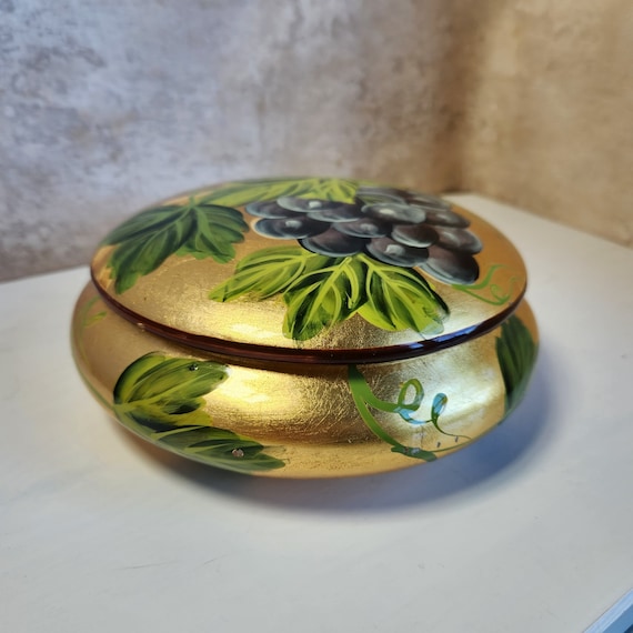 Vintage 7" Ceramic Bowl with Lid Grape on Gold Ha… - image 4