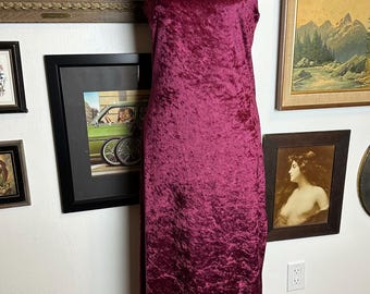 Vestido largo sin mangas vintage de terciopelo arrugado rojo oscuro de los años 90