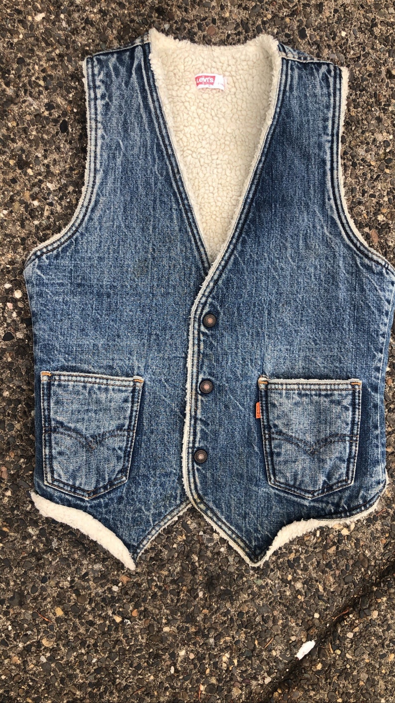levis sherpa vest