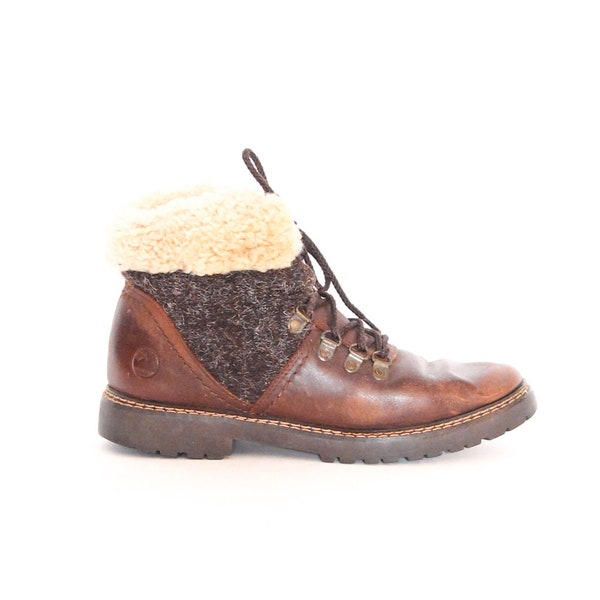VINTAGE 80s 90s Dark Brown Beige Faux Fur SHEARLING Wool Lace Up Roper Hiker Hiking Ankle Flat Boots Cushioned Comfy Maine Woods Size 8.5 M