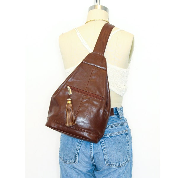 VINTAGE 80s 90s Dark Brown Leather Zippered Single STRAP Unique BACKPACK Normcore Academia Preppy Aesthetic Bag Crossbody Tassel