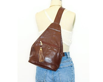 VINTAGE 80s 90s Dark Brown Leather Zippered Single STRAP Unique BACKPACK Normcore Academia Preppy Aesthetic Bag Crossbody Tassel