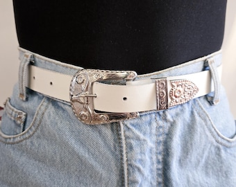 VINTAGE 90s White Vegan Faux Leather Western Silver Buckle Hippie Boho Belt || Fits XS S - 23.5 to 27.5&quot;