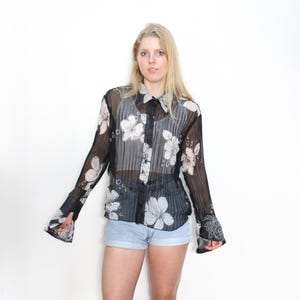VINTAGE 90s XOXO Black SHEER Chiffon Crinkle Accordian Pleated Jumbo White Floral Print Button Up Blouse Top || Size M