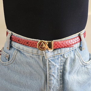 VINTAGE 90s Red Classic Chic Skinny Snakeskin Leather Pushpin Buckle Belt || 29 to 31&quot;