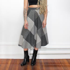 VINTAGE 70s 80s GRAY Black FLANNEL Tartan Plaid Wool Mix Circle Voluminous Midi Swing Skirt || Size 10 - 29&quot; waist