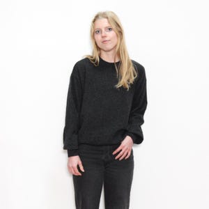 VINTAGE 80s 90s United Colors of Benetton Dark Heather Gray Pure New LAMBSWOOL Crewneck Thin Knit Minimalist Swearer || S M