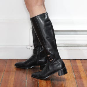 VINTAGE 90s Black Leather KNEE HIGH Silver Buckle Grommet Hardware Low Stacked Heel Minimimalist Boot || Size 7 M