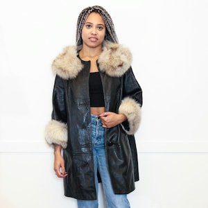 Veste trench-coat en cuir noir VINTAGE des années 60 et 70 moelleux et doux en fourrure de renard arctique || Style moto de luxe surdimensionné || M L