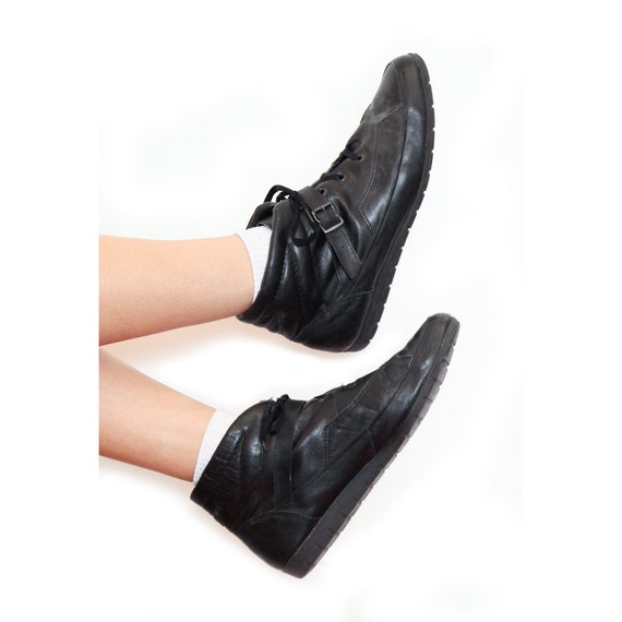 VINTAGE 80s BLACK LEATHER Lace up Ankle Roper Pointy Toe