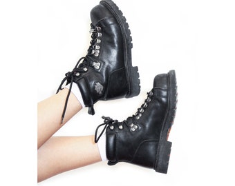 VINTAGE 90s HARLEY DAVIDSON Black Leather Lace Up Roper Grunge Metal Chunky Sturdy Moto Punk Ankle Round Toe Boots || 9