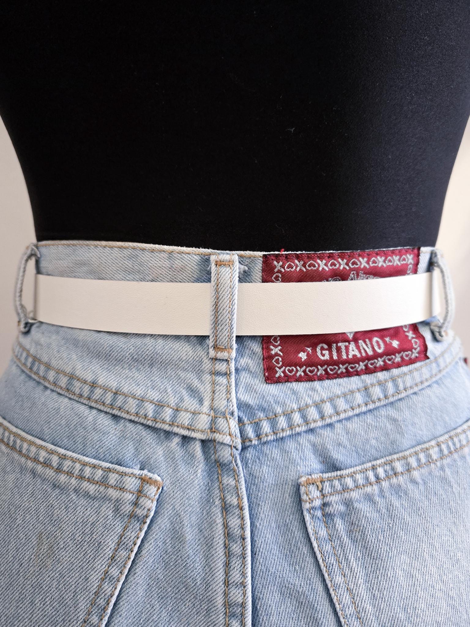 VINTAGE 90s White Vegan Faux Leather Western Silver Buckle  display picture 2