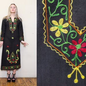 VINTAGE 70er Jahre Schwarz schiere Gaze BLUMEN BESTICKT Häkeln Indien Tunika Hippie Boho Boho Folk Festival Ethnic Bauer Gerade Maxi Kleid