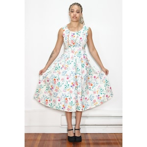 VINTAGE 80s White Handmade COTTON Colorful FLORAL Sleeveless Prairie Cottagecore Gathered Waist Bowtie Back Dress Size M