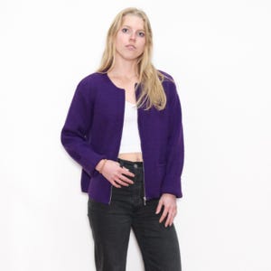 VINTAGE 90s Deep PURPLE Wool Mix Boxcut Cropped Short Zippered Sweater Knit Cardigan Open Pockets Minimalist Style || M