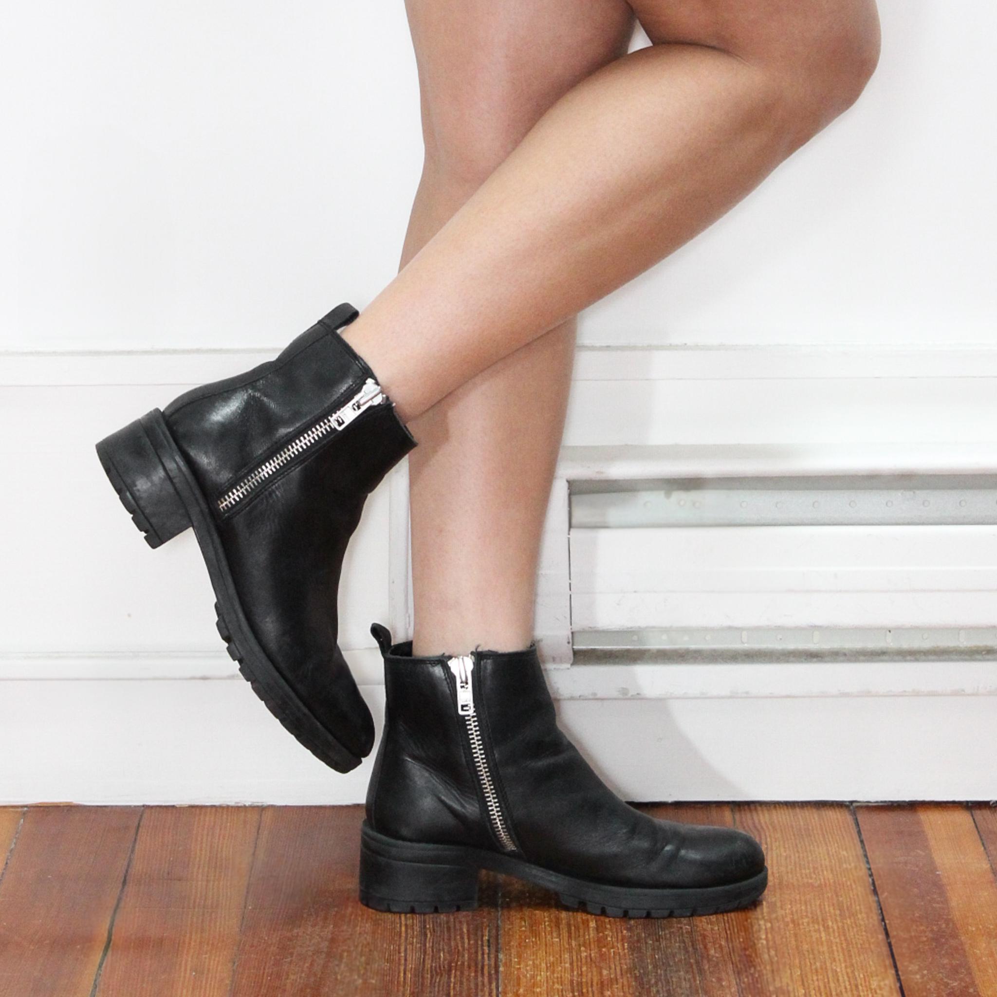 VINTAGE 90s Y2K Black Leather DOUBLE ZIPPERED Semi Round Toe Moto