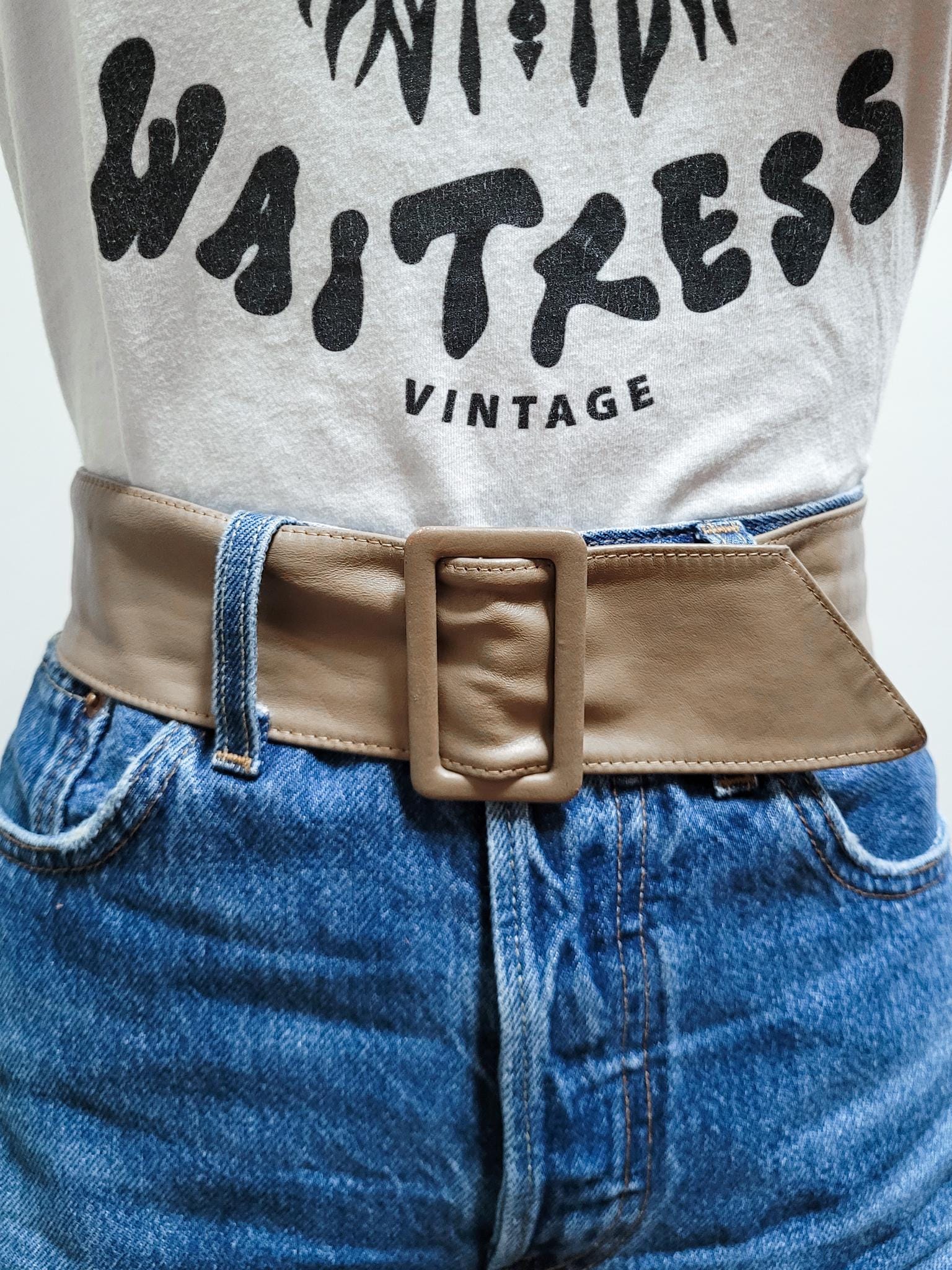 VINTAGE 80s Tan Brown Leather Loop Through CINCHED Simple 