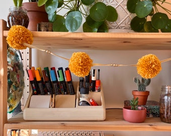 cozy, cute pom pom garland decoration