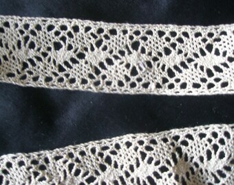 Vintage Lovely Old Lace from the 1800s, long 7 yard 16" piece in antique Ecru color