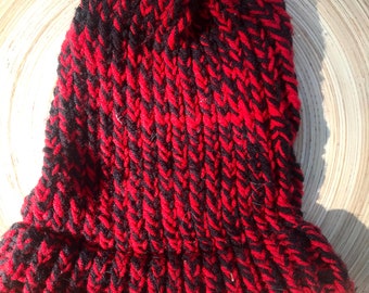 Slouch knit red and black hat