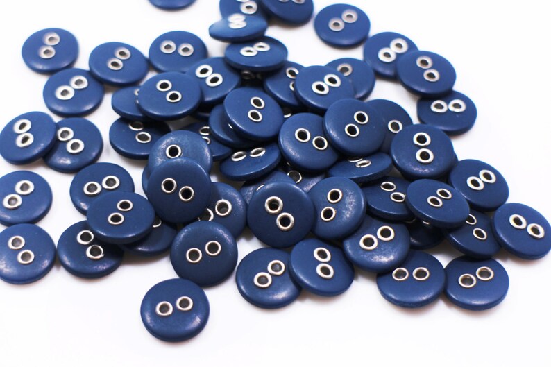 Petit 12 mm 20 l Bleu Marine Foncé /& Blanc 2 Trou Shirt Craft Bouton Boutons J157
