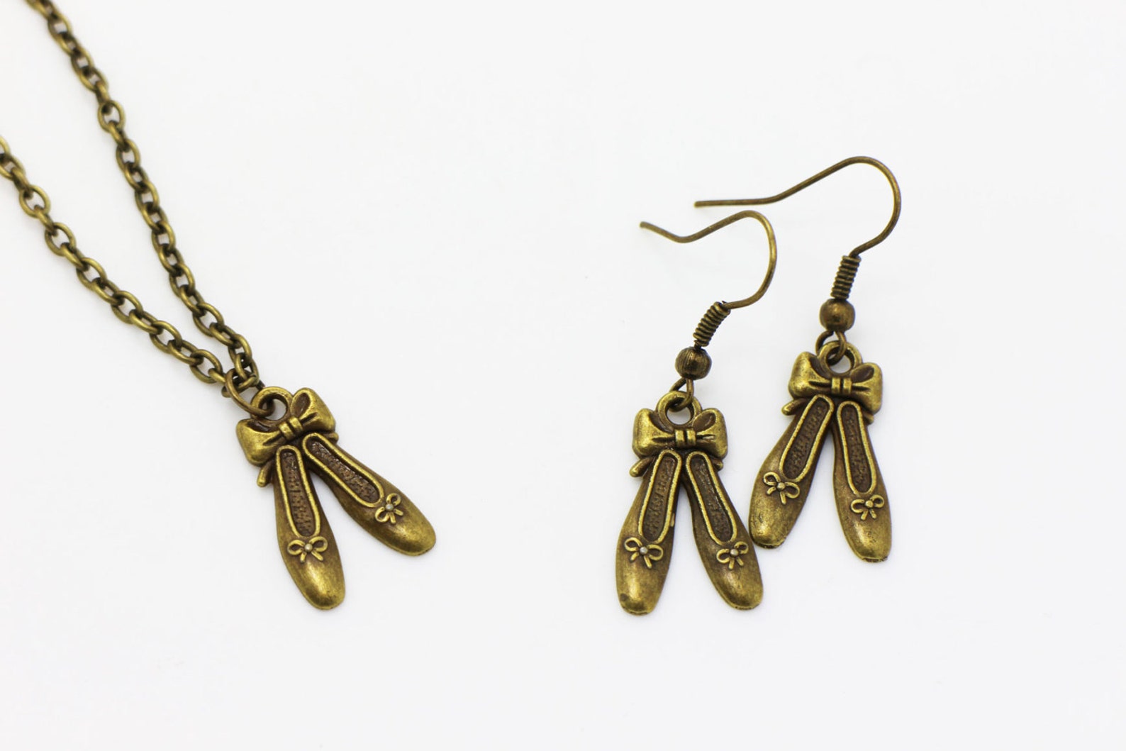 ballet slippers dangling earrings, ballet shoes necklace, antique bronze charm, jewelries set, vintage style, 3d charm, ballet,