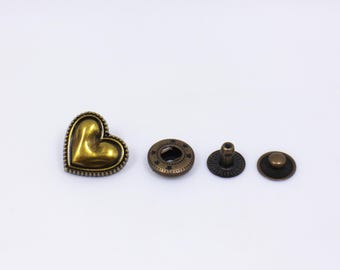 Lot De 6 Boutons Vintage En Métal Forme Cœur - Couleurs Panachées, Diamètre 1,7 Cm - Occasion