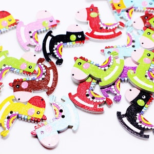 Schaukelpferd Holzknopf, Tierform, Cartoon-Stil, zwei Löcher, 29 mm, groß, flach, gemischte Farben, niedlich, für Kinder häkeln Handwerk