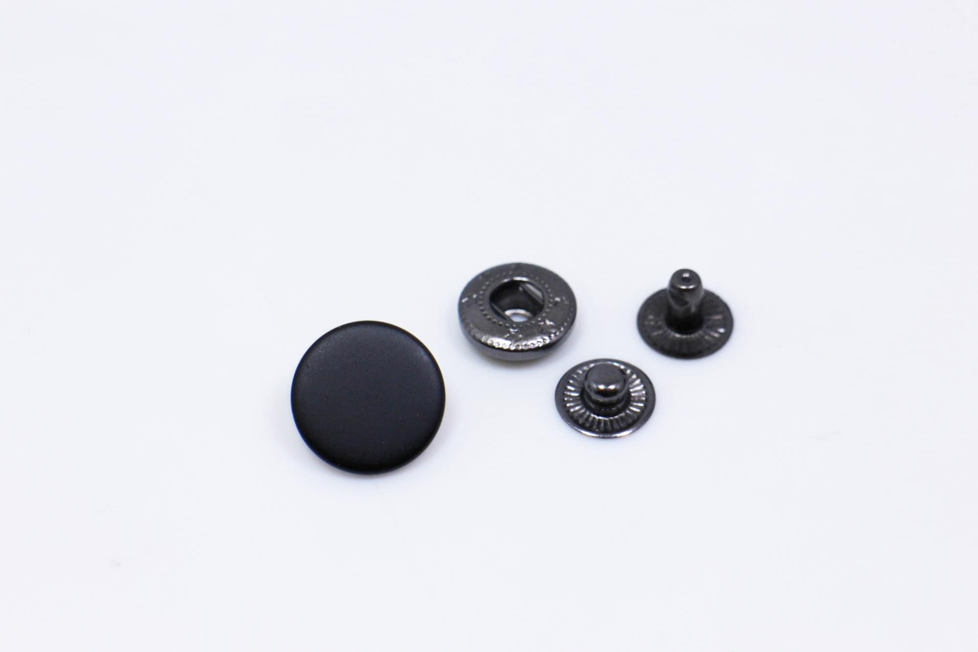 Boutons pression plastique noir diamètre 4 mm 30 pièces (06/08)