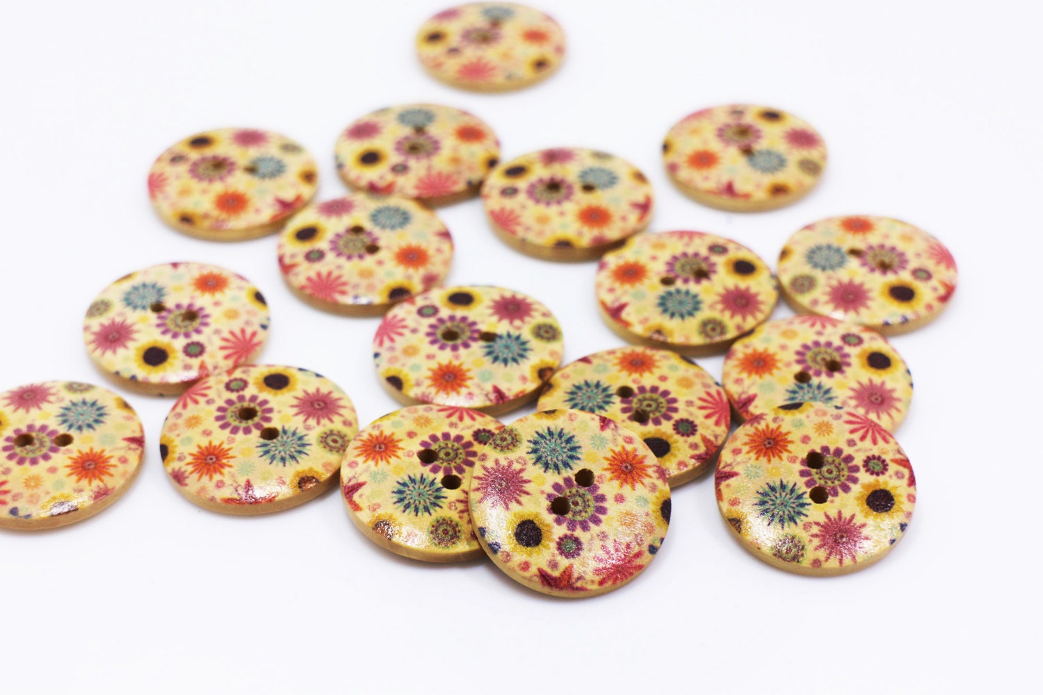 6 x 20mm Wooden Flower Print Buttons B500