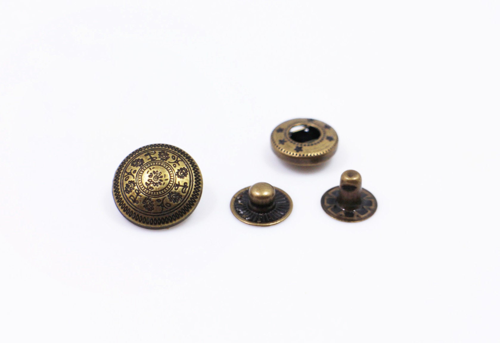 Wood Buttons, Beige, 15mm, pack of 4 – Artistic Artifacts