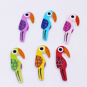 Papagei Holzknopf, Vögel Tier, zwei Löcher, Naturholz, Cartoon, 40mm, große flache Form, bunt, rosa rot gelb grün blau, Spaß niedlich
