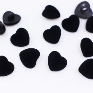 ブラックベルベットハートシャンクボタン、プラスチック製、ハート型、ヴィンテージスタイル、エレガントで上品、カーディガン、ブレザー、ドレスの縫製用、15 mm、0.6インチ
