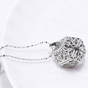 Collar difusor de aceite esencial de caja, color plateado, colgante de medallón de caja, cadena de plata s925, para difusor de perfume de aceite de aromaterapia, elegante