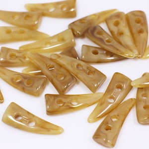 Beige Knebelknopf, Marmor Muster, Hellbraune Farbe, Lang Form, 2 Löcher, Harz Hergestellt, Zum Nähen Winter Seesack Machen DIY, 32mm