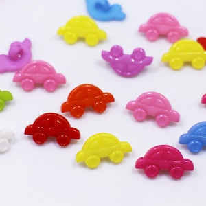 おもちゃの車のシャンクボタン、子供用セーターの縫製用、プラスチック製、車の形、カラフルなミックスカラー、DIYクラフト素材、赤青、20 mm
