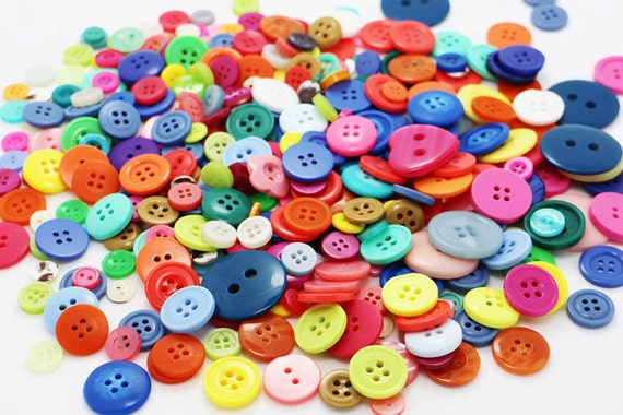 wholesale. Buttons    5 kg bag of mixed buttons Craft work.Job lots sewing 