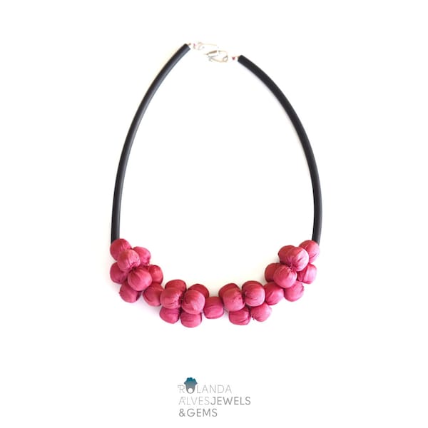 Collier contemporain - Collier en soie et caoutchouc - piéce unique - soie - contemporain - modern - mode - fait à la main - boules de soie