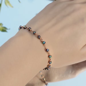 Delicato bracciale in ematite arcobaleno, bracciale regolabile in vera ematite e catena in oro rosa, regali per lei, bracciale da donna, gioielli minimalisti