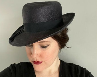 Beautiful Vintage Navy Mesh 1950's Ladies Fedora Hat with Decorative Ribbon