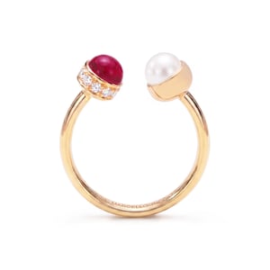 Cabochon-Rubin-, Diamant- und Perlenring aus 18-karätigem Gold