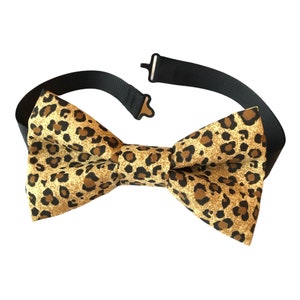 LEOPARD BOW TIE / Handgemaakte stof Vlinderdas w Verstelbare Riem / Klaar om Preppy Bow Tie / Safari Wedding Accessoire Bow / Cheetah Bow Tie verzenden