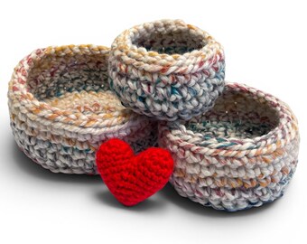 SET OF 3 Crocheted Nesting Bowls (plus little heart) – Handmade Wool/Acrylic Yarn Trinket Basket