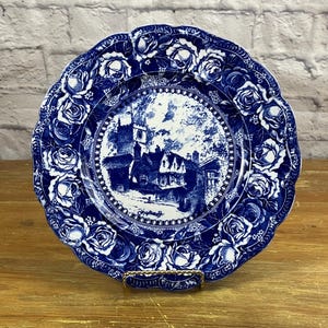 Piatto decorativo da parete antico "Scene di giorni e modi di allenamento" in ceramica blu e bianca