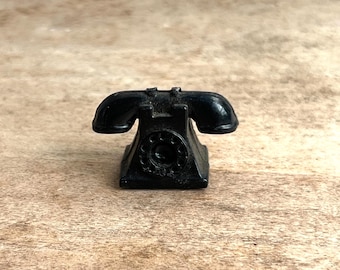 Teléfono de mesa en miniatura de estilo de mediados de siglo, casa de muñecas, teléfono negro a escala 1:12, colección de miniaturas, diorama