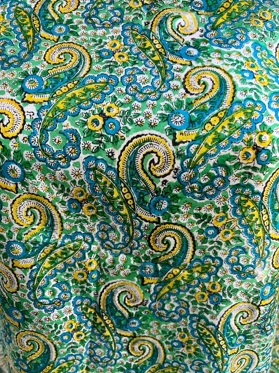 Beautiful Vintage Green Paisley Silk Scarf 36" x … - image 2