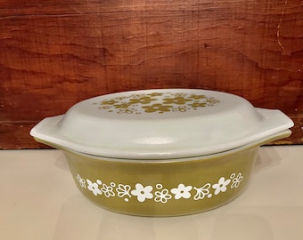 Vintage Spring Blossom Green Casserole 1970s Crazy Daisy pattern 1 1/2 Quart Lidded Casserole
