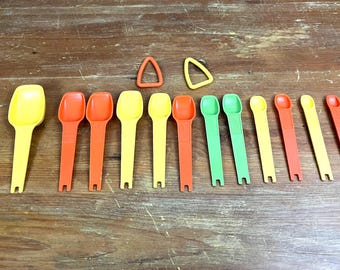 Vintage Tupperware maatlepels Vervangende eetlepels Theelepels D-links Verschillende maten en kleuren afzonderlijk verkrijgbaar